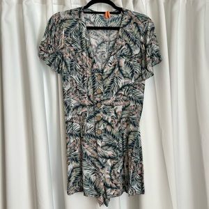 KARLIE Tropical Romper 🌴